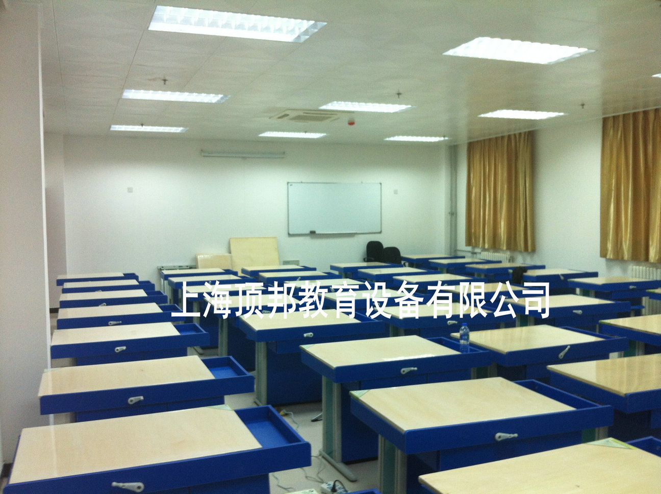 機(jī)械制圖測繪實訓(xùn)室標(biāo)準(zhǔn)(圖14) 工程制圖桌