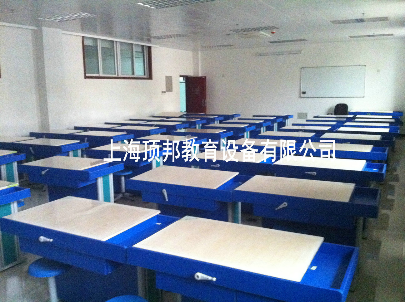 機(jī)械制圖測繪實訓(xùn)室標(biāo)準(zhǔn)(圖15) 繪圖桌