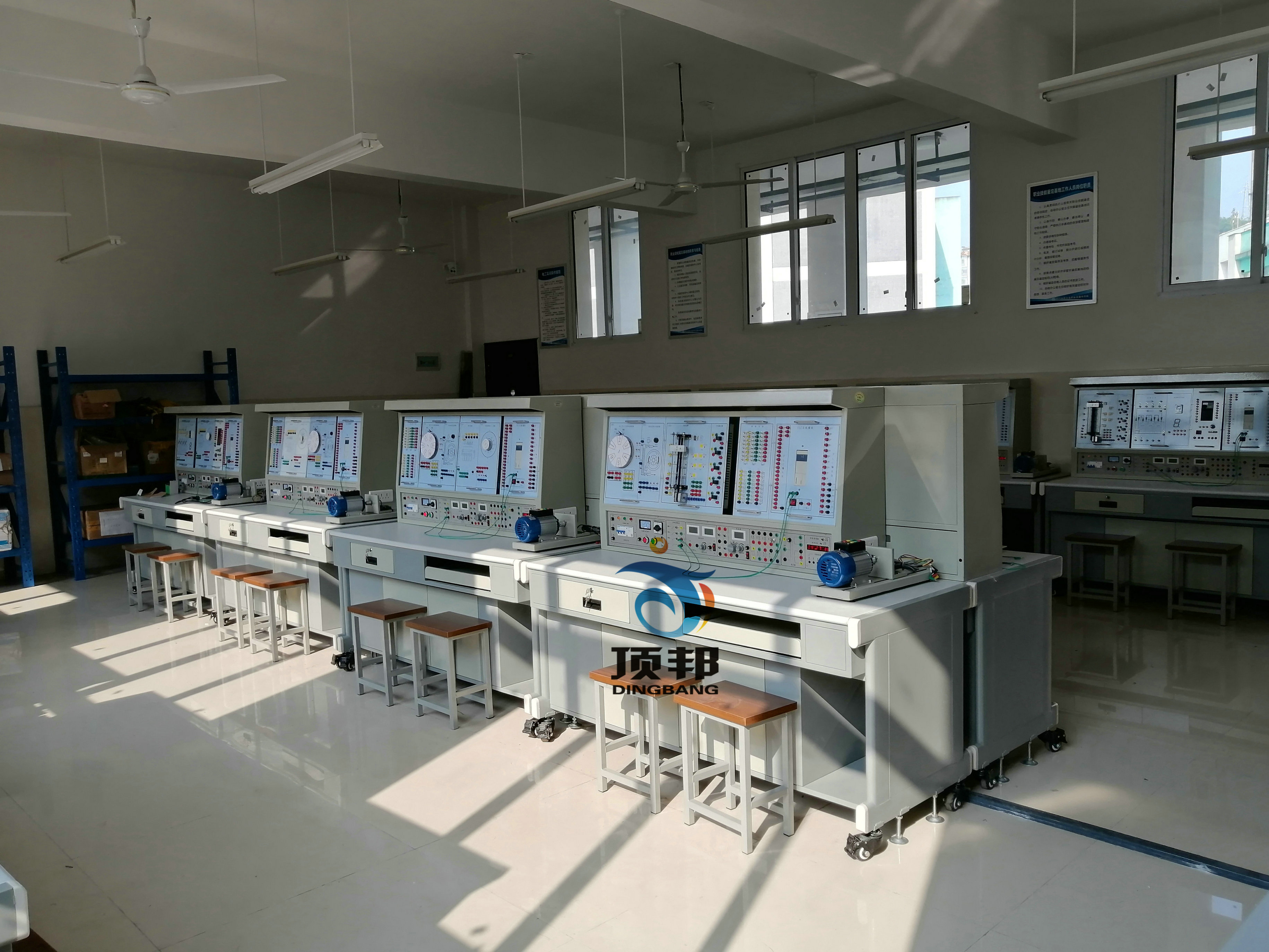 PLC可編程控制器實(shí)訓裝置