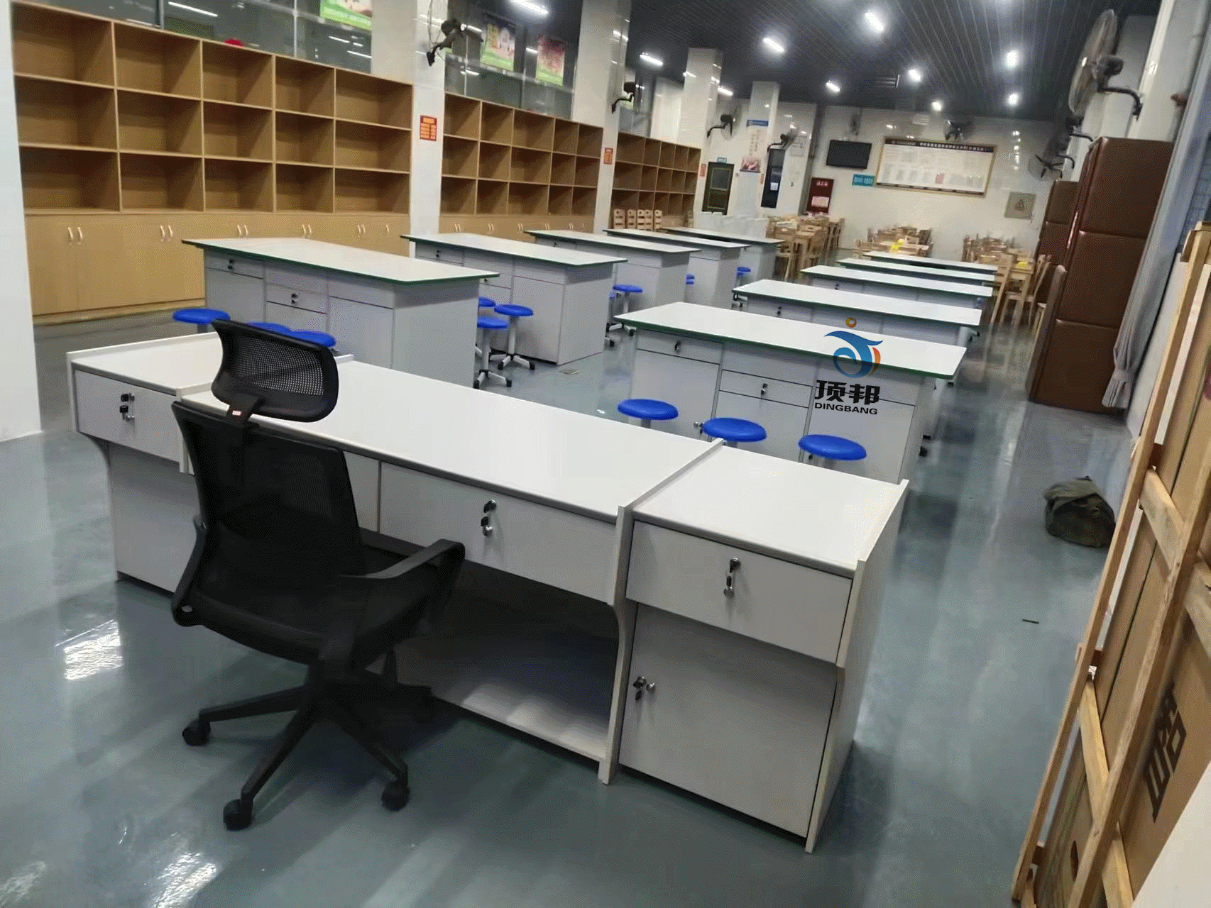 小學(xué)勞技實(shí)驗室設備