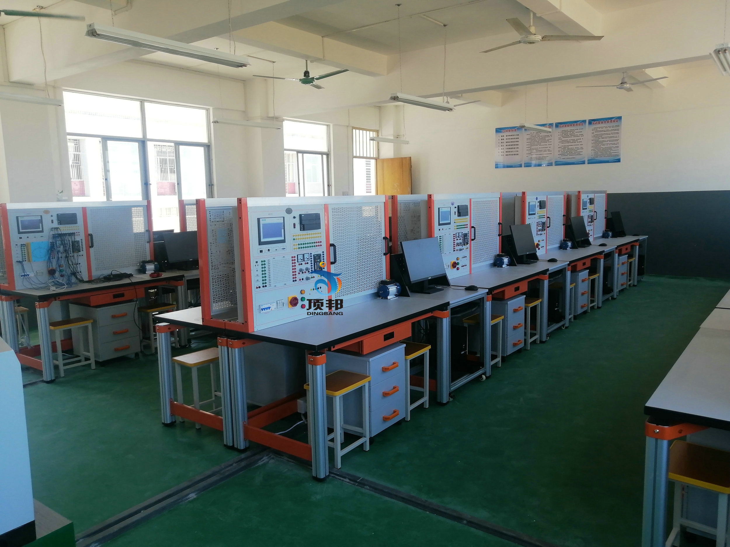 PLC可編程控制技術(shù)綜合實(shí)訓裝置