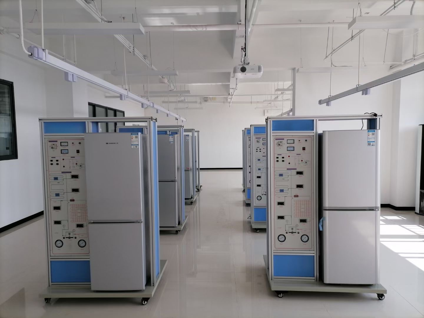 電冰箱制冷系統(tǒng)實(shí)訓(xùn)考核裝置(圖3) 電冰箱制冷系統(tǒng)實(shí)訓(xùn)考核裝置
