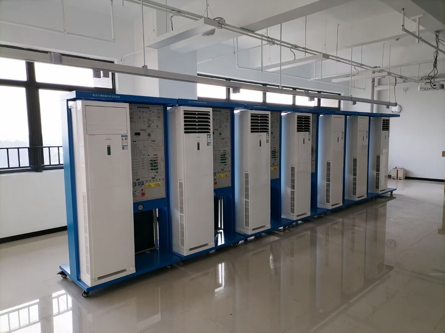 柜式空調(diào)技能實(shí)訓(xùn)考核裝置(圖2) 柜式空調(diào)技能實(shí)訓(xùn)考核裝置