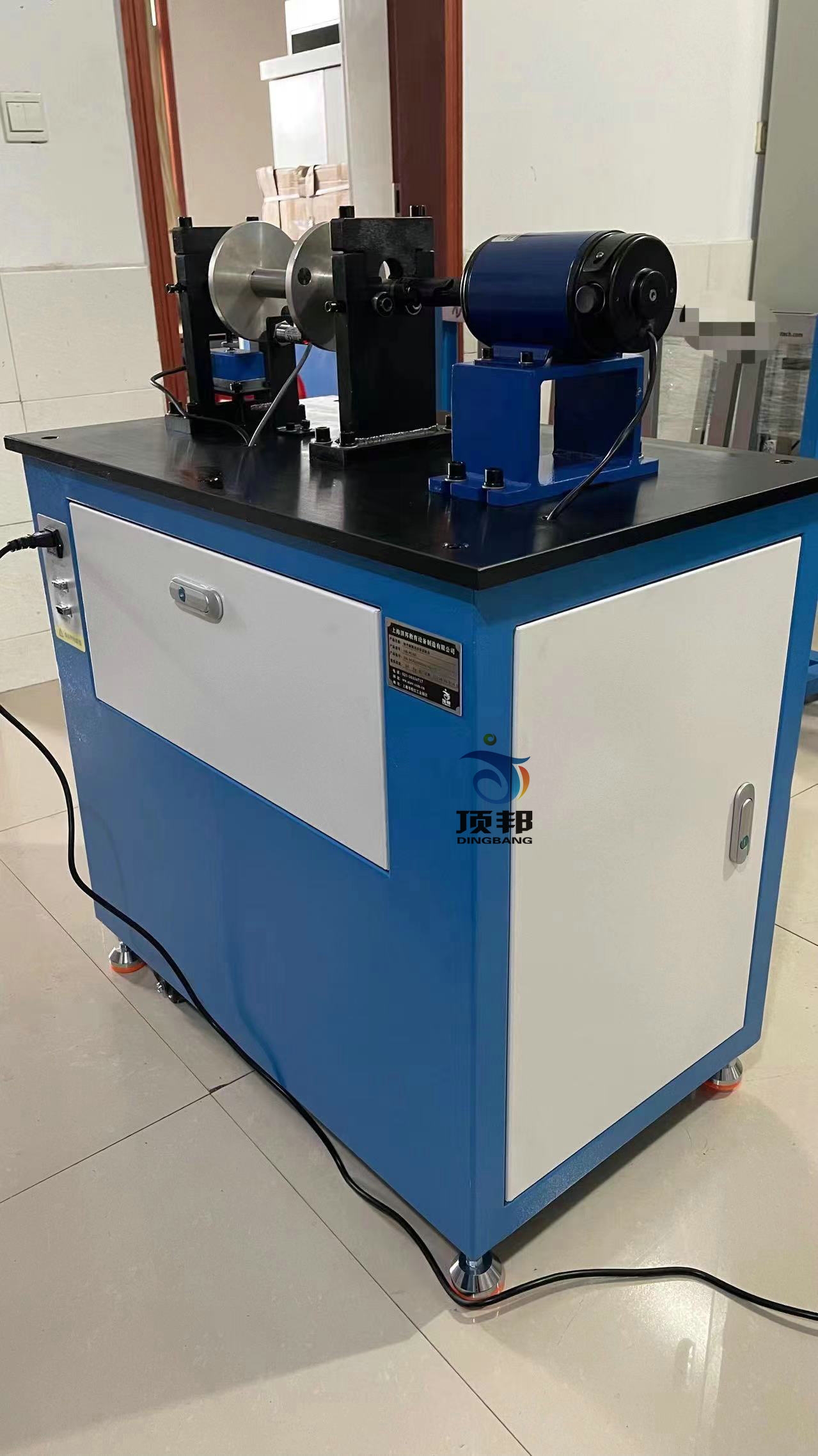 動(dòng)平衡測試分析試驗臺(圖2) 動(dòng)平衡測試分析試驗臺