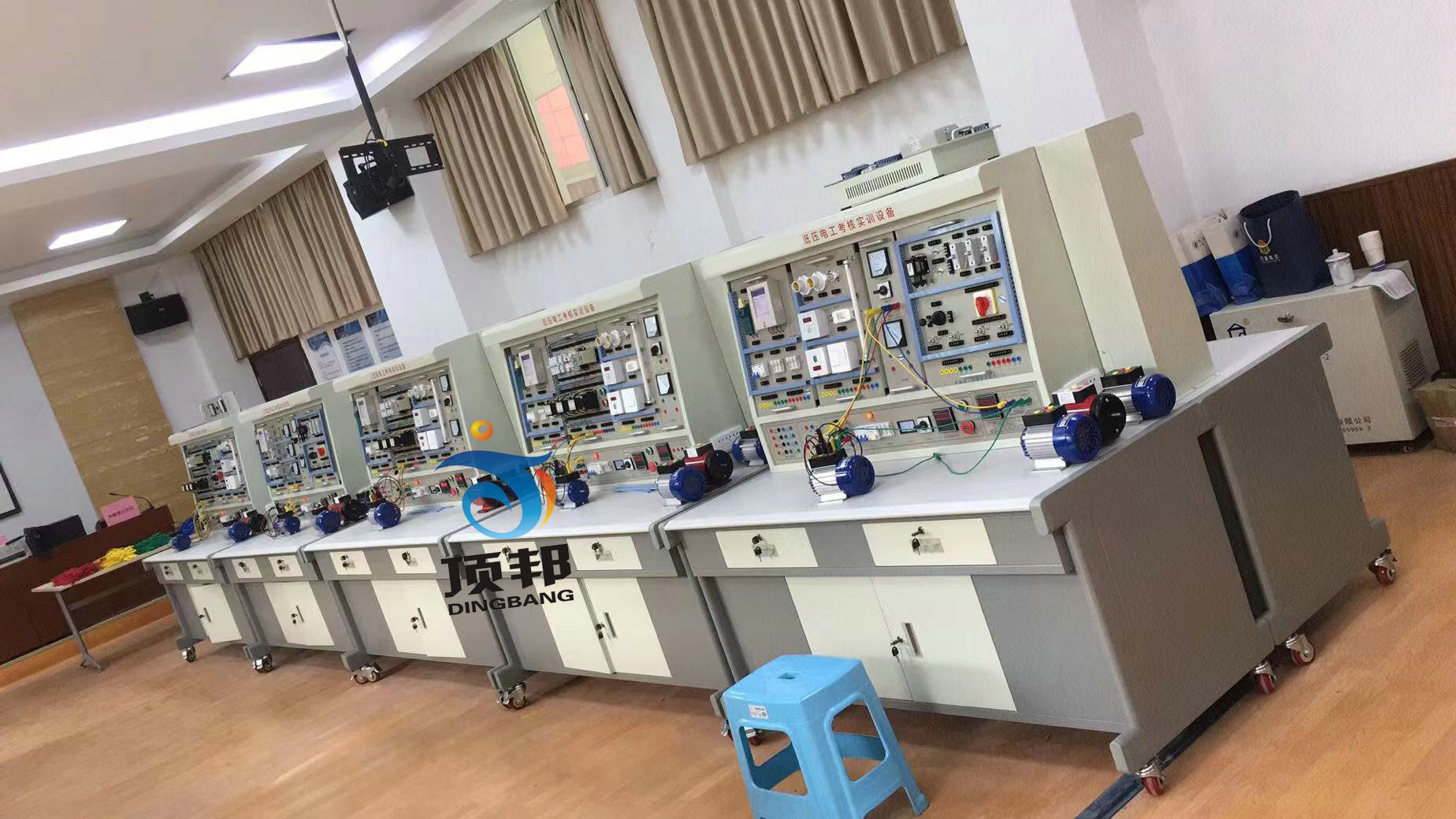 低壓電工考核實訓(xùn)裝置(圖4) 低壓電工考核實訓(xùn)裝置