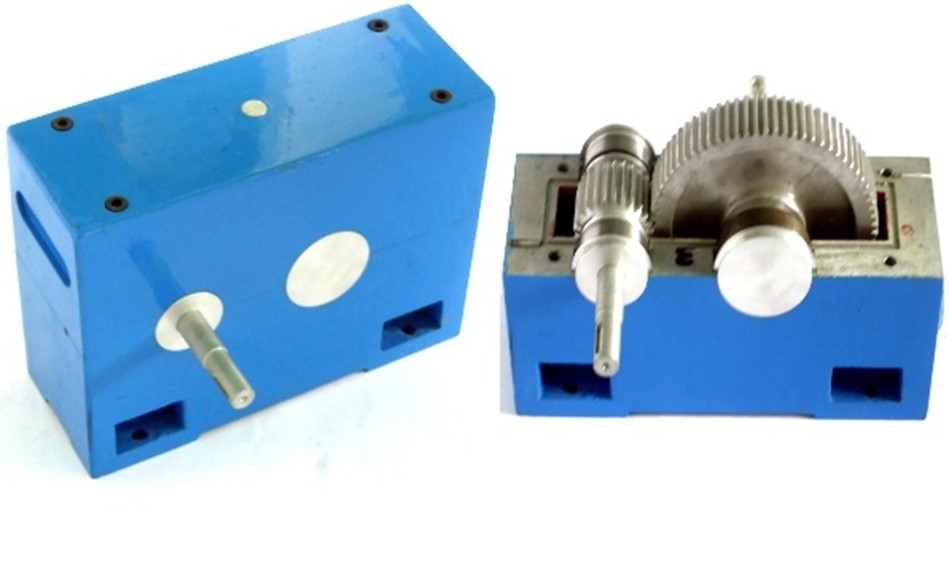 拆裝用大型減速器模型(圖8) 拆裝用雙級分流式圓柱齒輪減速器